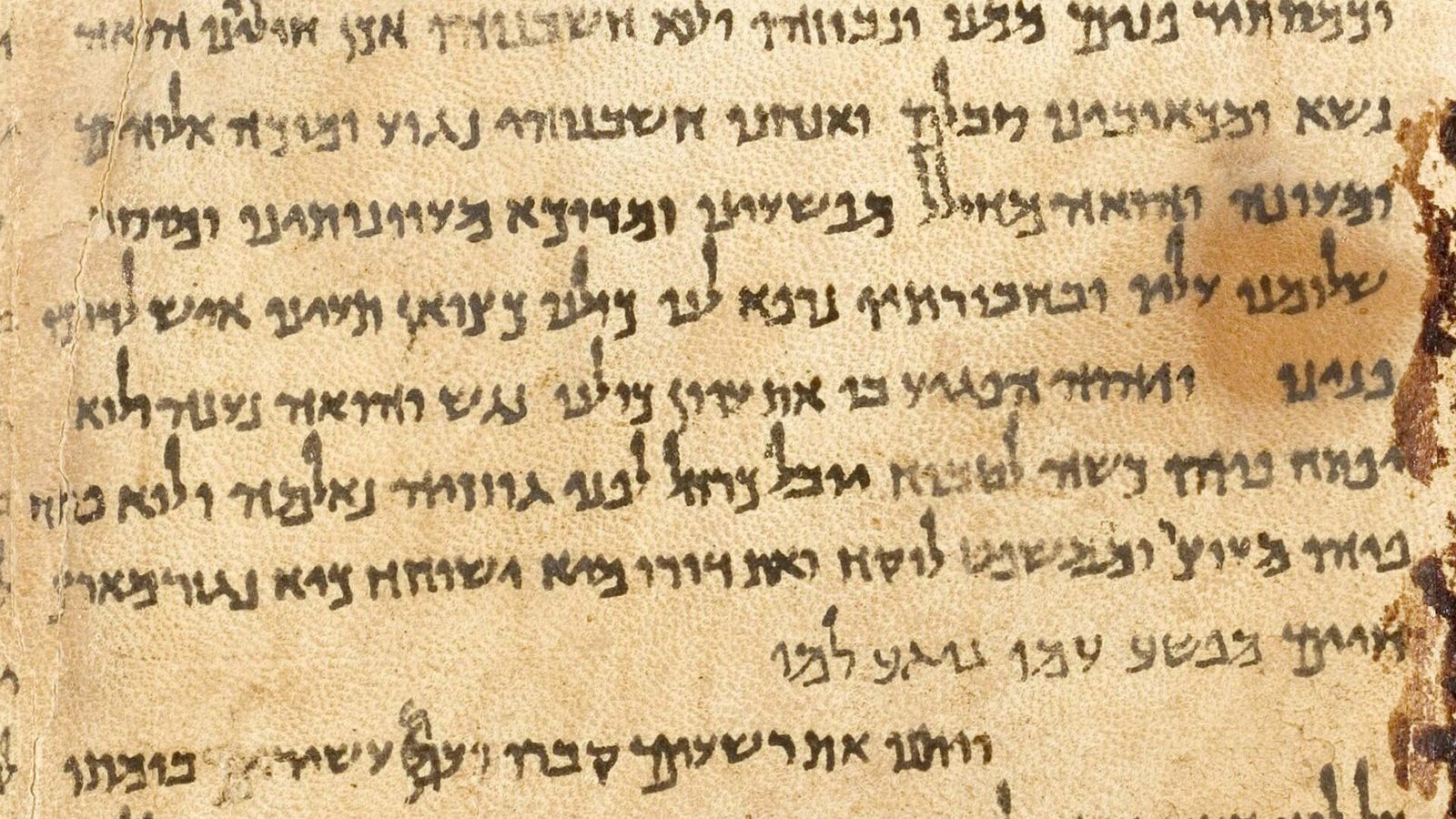 Trecho do Grande Rolo de Isaías, em hebraico, escrito em pergaminho e encontrado em Qumran, perto do Mar Morto