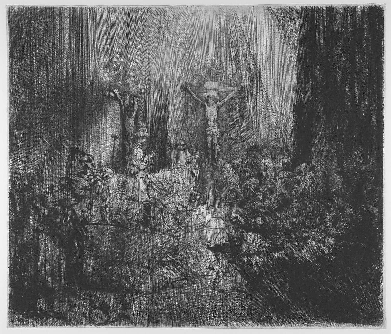 Gravura de Rembrandt com Cristo crucificado ao centro, entre os dois ladrões, sob feixes de luz, com soldados a cavalo e uma multidão ao pé da cruz