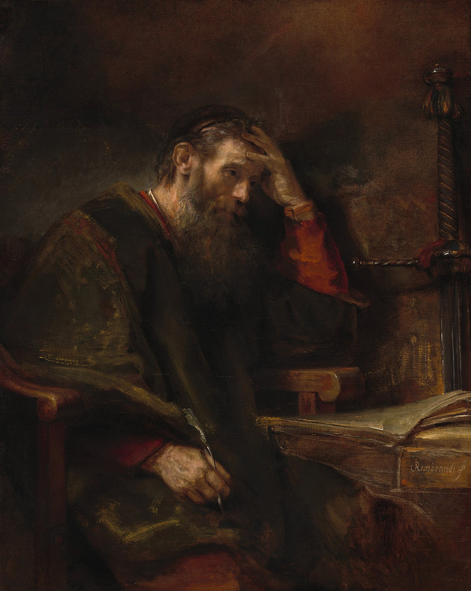 O apóstolo Paulo, de barba grisalha, sentado em atitude de meditação, em retrato a óleo atribuído a Rembrandt e sua oficina