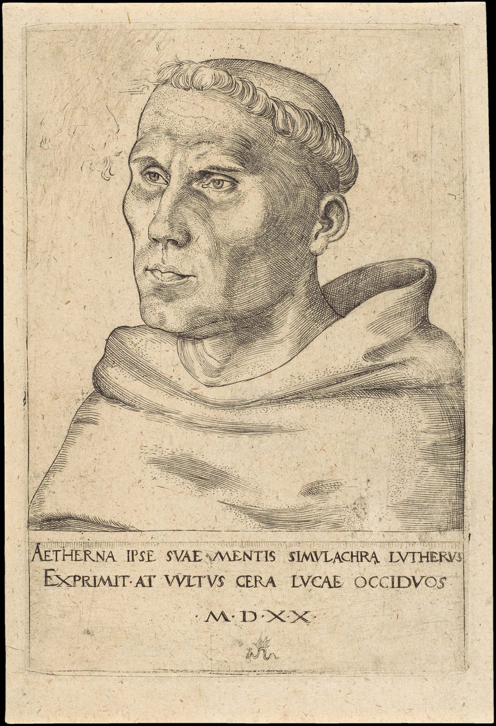 Gravura de Martinho Lutero com o hábito de monge agostiniano, de perfil, com o capuz sobre a cabeça