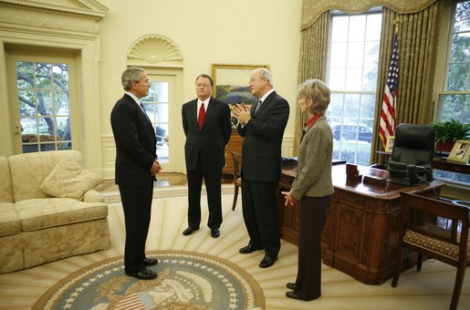 Frank Page e a esposa, Dayle, com Morris Chapman e o presidente George W. Bush no Salão Oval