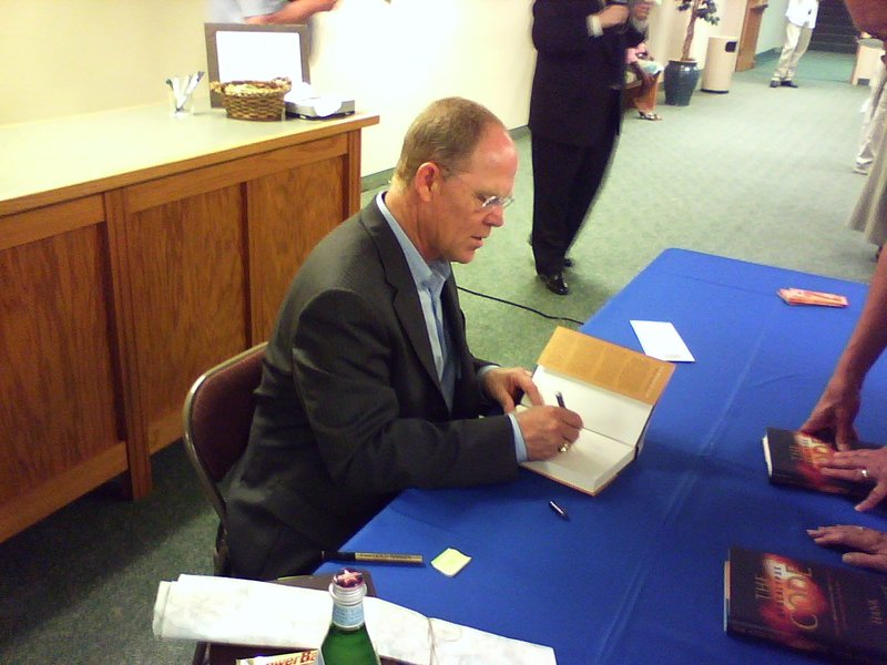 Hank Hanegraaff autografando livros em St. Louis, em 2007