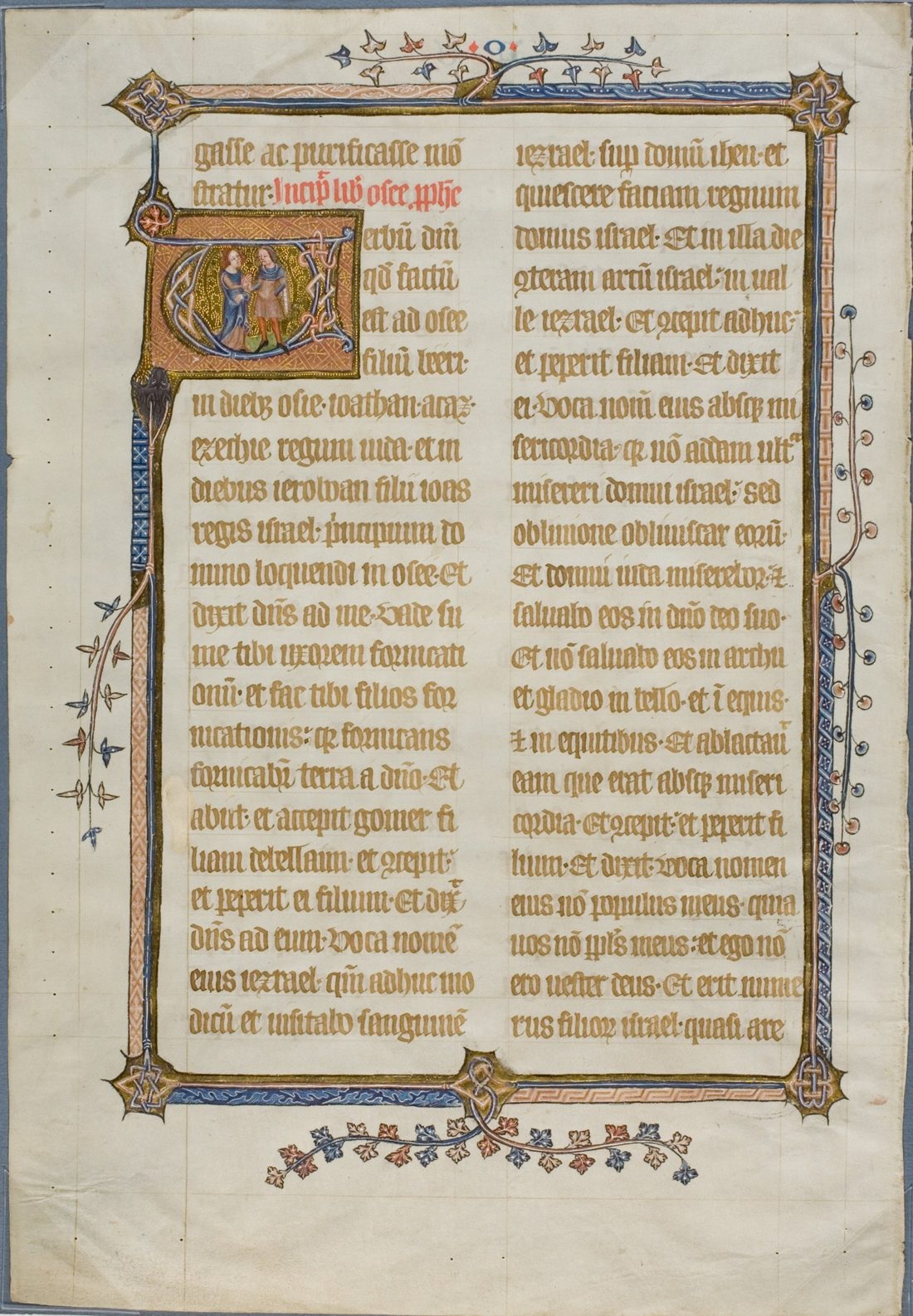 Página de uma Bíblia medieval inglesa com a abertura do livro de Oseias; na letra inicial dourada, o profeta e Gômer se dão as mãos