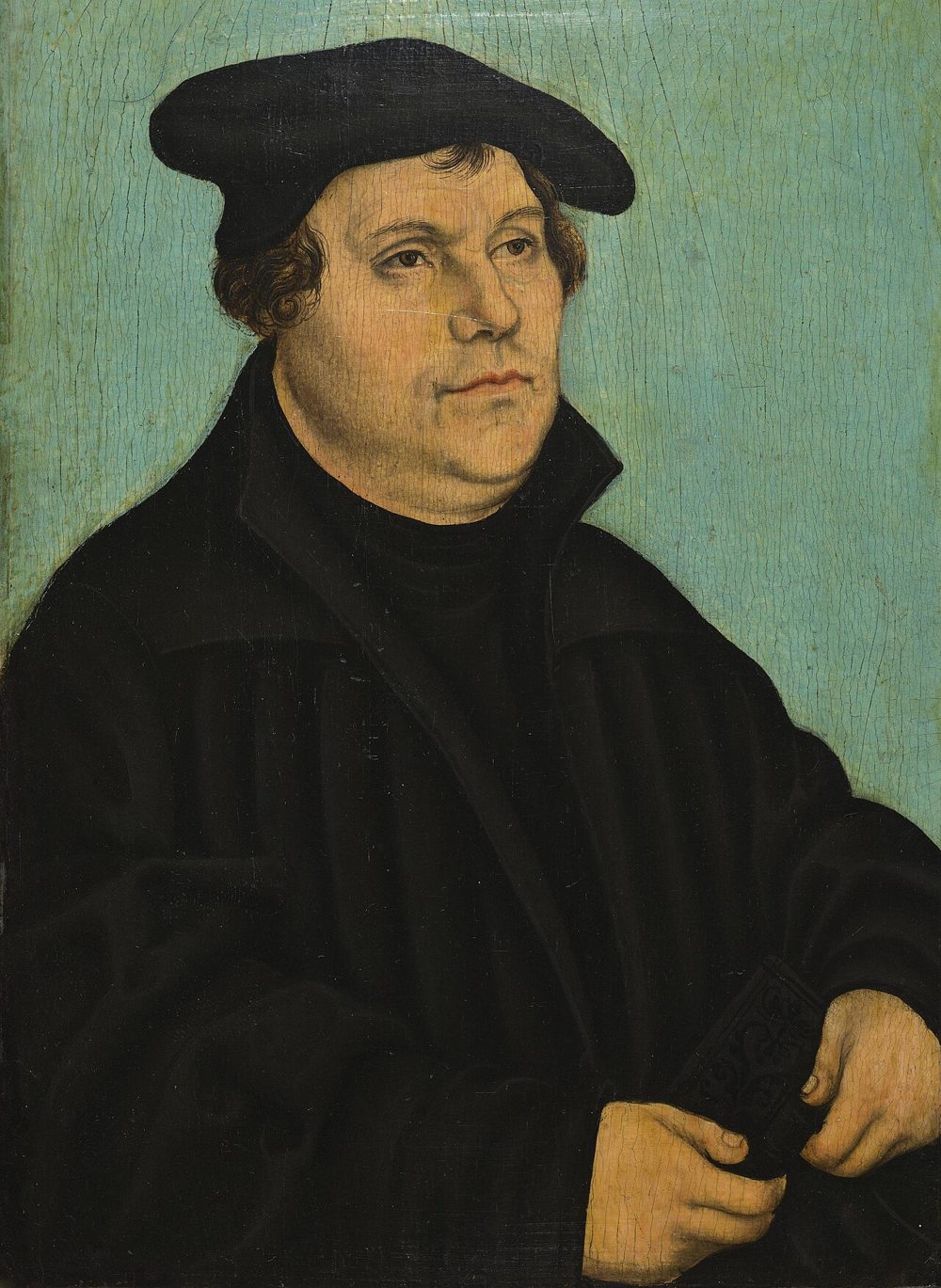 Retrato de Martinho Lutero, de meio corpo, com barrete escuro e roupa de pregador, pintado por Lucas Cranach, o Velho