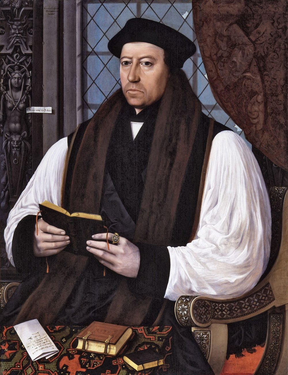 Retrato de Thomas Cranmer, arcebispo de Cantuária, de barba e barrete escuro, pintado de meio corpo