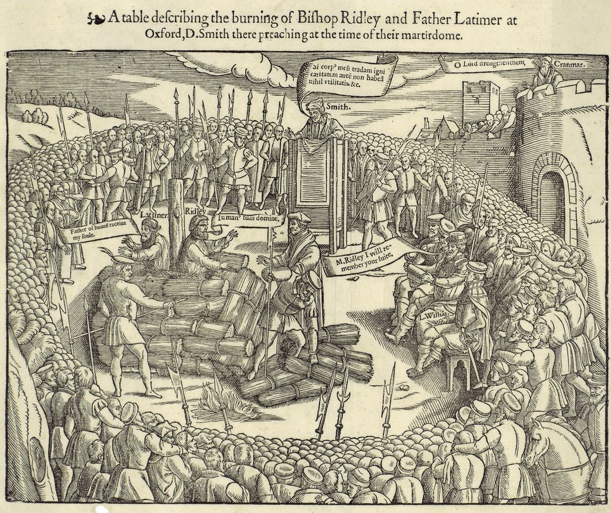 Xilogravura do martírio dos bispos Hugh Latimer e Nicholas Ridley, queimados na fogueira em Oxford, com a multidão ao redor